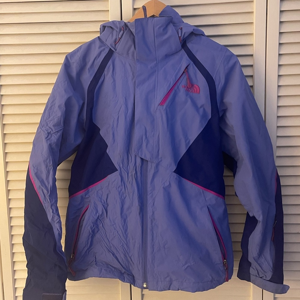 North Face. Women’s Jacket. Medium. Double Zip. Velcro. Hooded. Super warm.